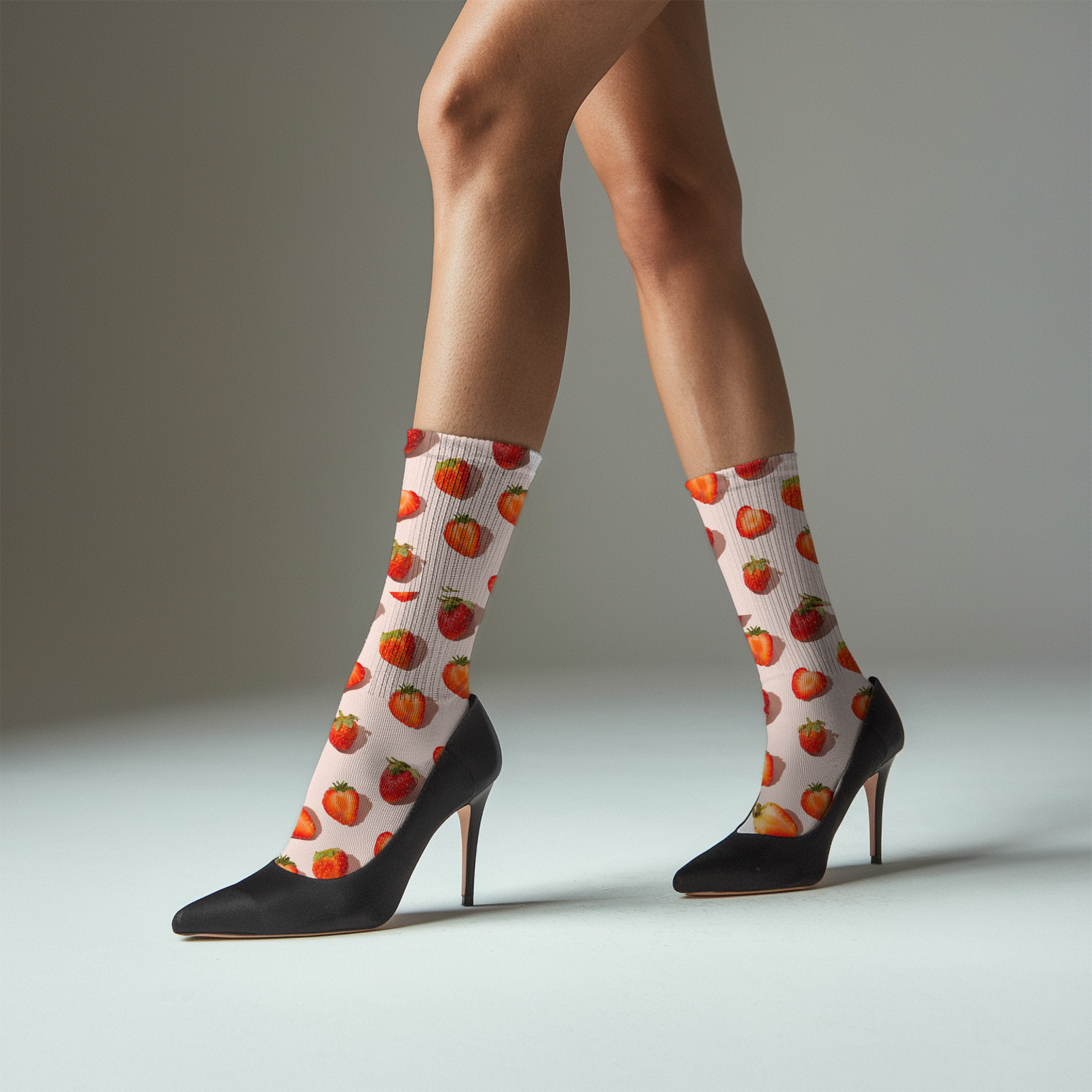 Pink Strawberry Pattern Socks: Unisex Cushioned Crew Socks