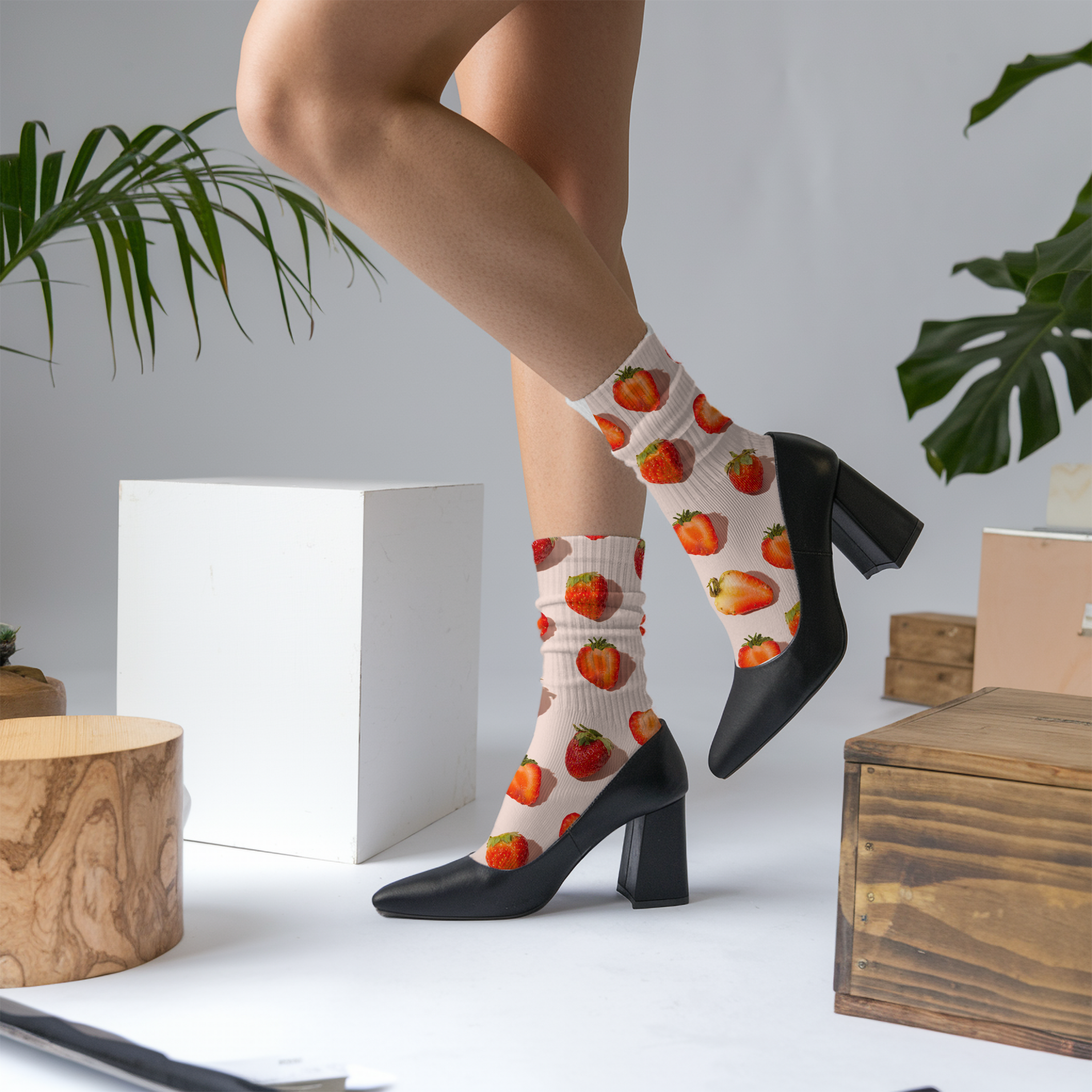 Pink Strawberry Pattern Socks: Unisex Cushioned Crew Socks